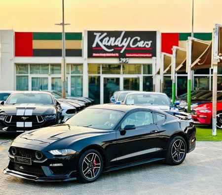 Черный Ford Mustang 2019 год Черный Ford Mustang 2019 год