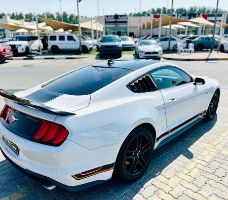 White Ford Mustang 2021