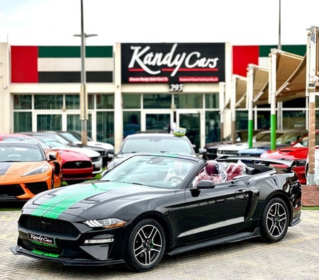Черный Ford Mustang 2021 год Черный Ford Mustang 2021 год