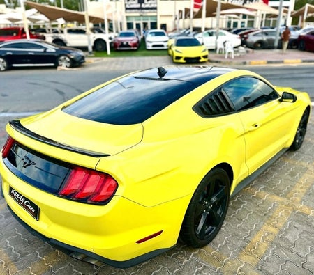Желтый Ford Mustang 2021 год Желтый Ford Mustang 2021 год