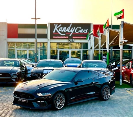 Черный Ford Mustang 2021 год Черный Ford Mustang 2021 год