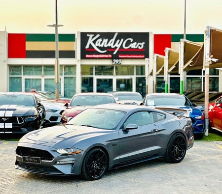 Серый Ford Mustang 2023 год Серый Ford Mustang 2023 год