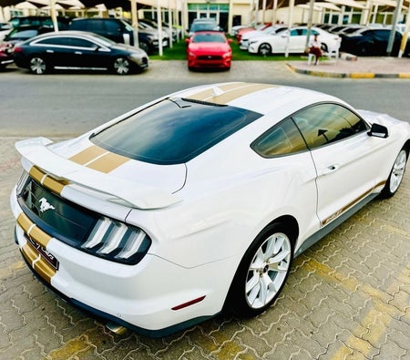 White Ford Mustang 2023