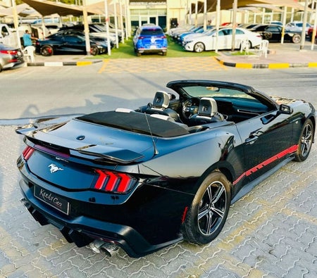 Black Ford Mustang 2024