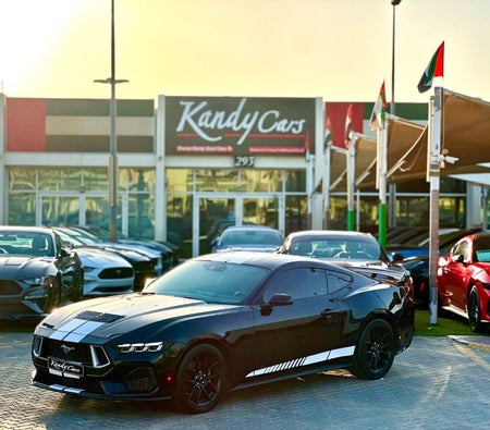 Черный Ford Mustang 2024 год Черный Ford Mustang 2024 год