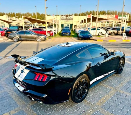 Черный Ford Mustang 2024 год Черный Ford Mustang 2024 год