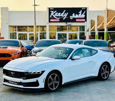Белый Ford Mustang 2024 год Белый Ford Mustang 2024 год