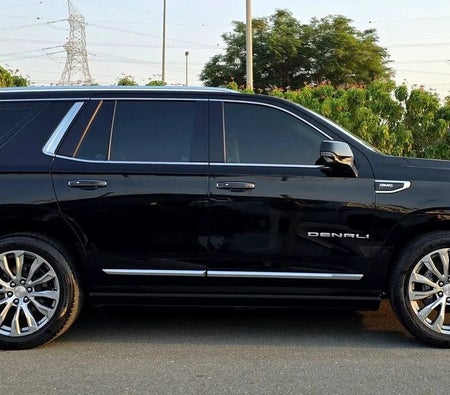 Black GMC Yukon 2022