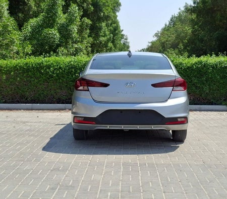 Silber Hyundai Elantra 2020