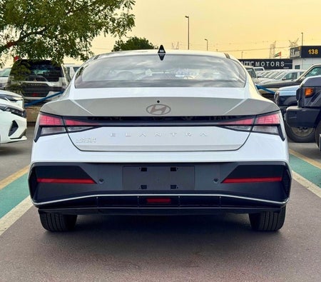 Bianca Hyundai Elantra 2025