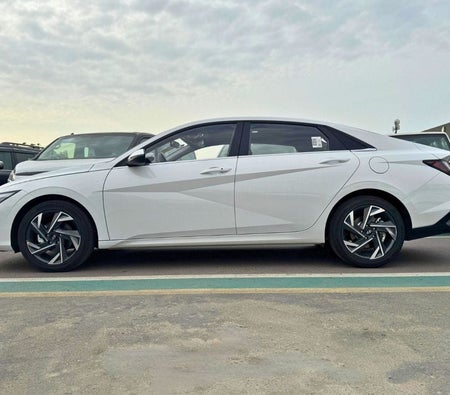 White Hyundai Elantra 2025