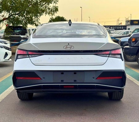 Blanc Hyundai Elantra 2025