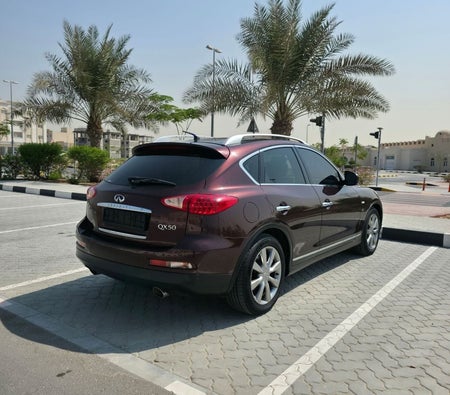 Red Infiniti QX50 2015