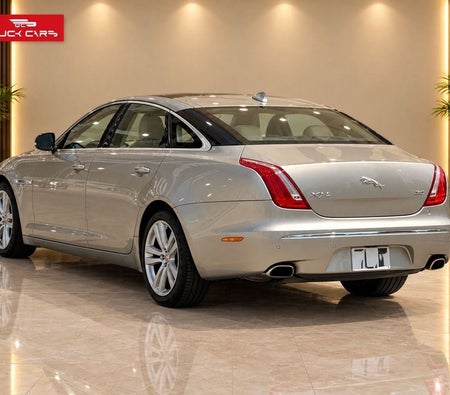 Gold Jaguar XJ 2014