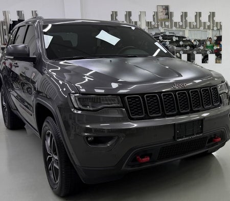gris Jeep Grand Cherokee 2019 gris Jeep Grand Cherokee 2019