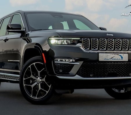 Черный Jeep Grand Cherokee 2025 год Черный Jeep Grand Cherokee 2025 год
