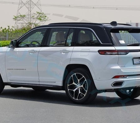 White Jeep Grand Cherokee 2025
