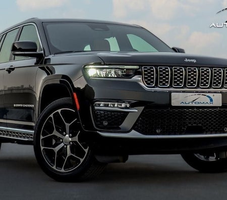 Черный Jeep Grand Cherokee 2025 год Черный Jeep Grand Cherokee 2025 год
