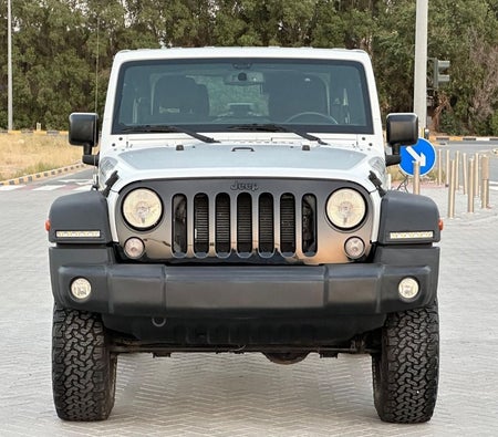 Белый Jeep Wrangler 2017 год Белый Jeep Wrangler 2017 год