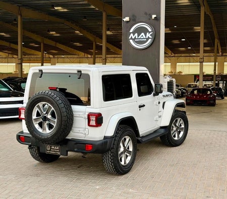 White Jeep Wrangler 2021