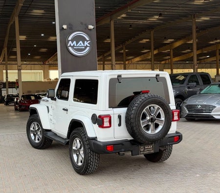 White Jeep Wrangler 2021