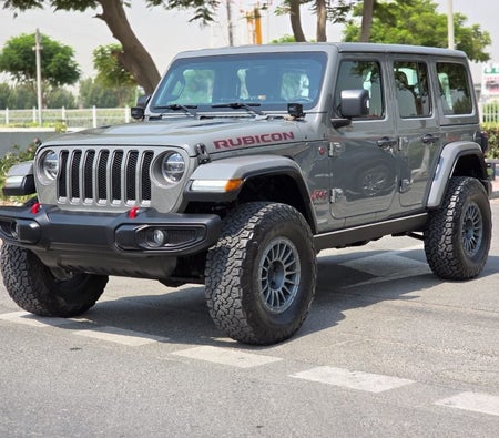 Серый Jeep Wrangler Unlimited 2019 год Серый Jeep Wrangler Unlimited 2019 год