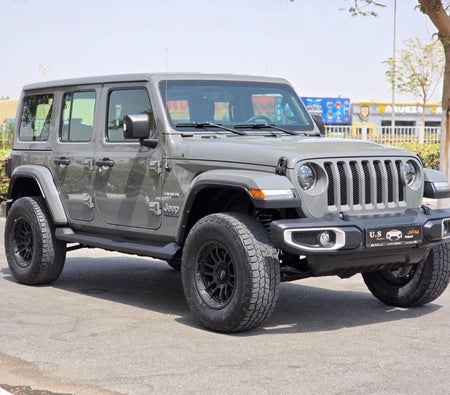 Серый Jeep Wrangler Unlimited 2023 год Серый Jeep Wrangler Unlimited 2023 год