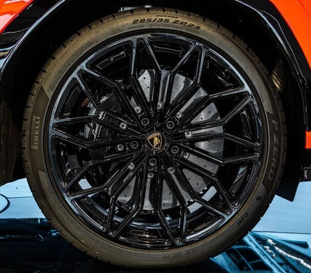 Portakal Lamborghini Urus 2026