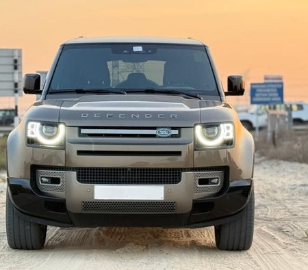 Черный Land Rover Defender 2025 год