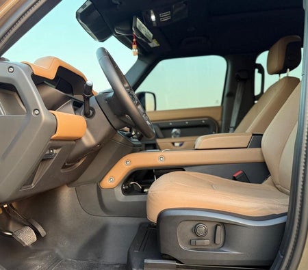Черный Land Rover Defender 2025 год