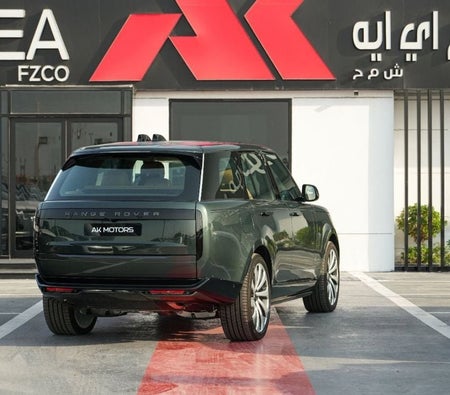Green Land Rover Range Rover 2026