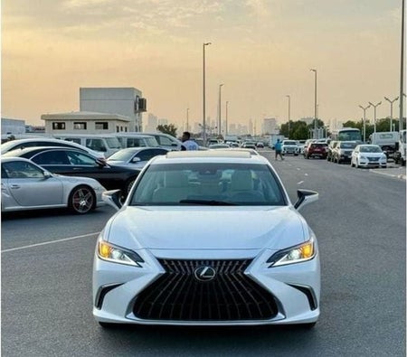 Lexus ES 300h 2024, photo 3 of 4