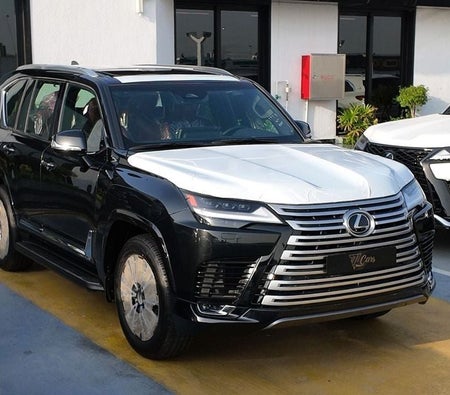 Черный Lexus LX600 2026