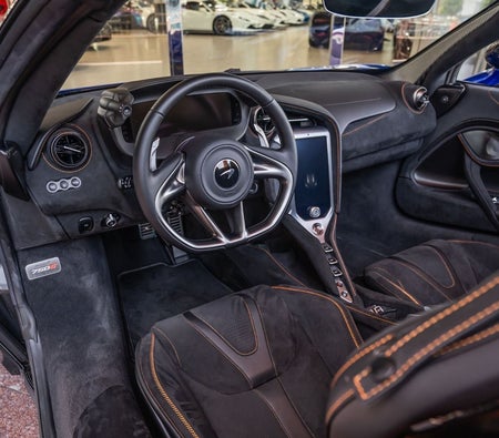 McLaren 750S  2024, photo 3 of 4
