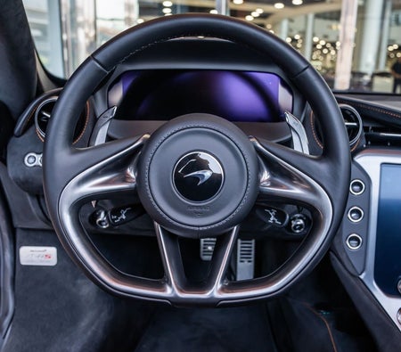 McLaren 750S  2024, photo 2 of 4