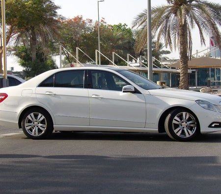 Mercedes Benz E300 2010, photo 2 of 4