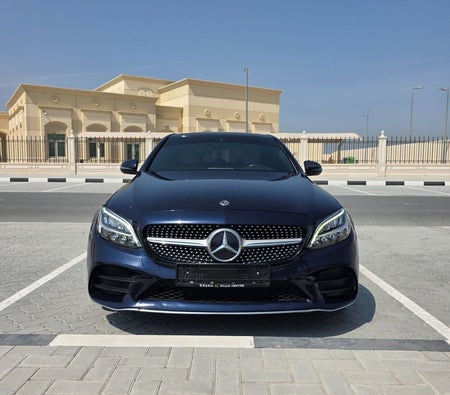 Blau Mercedes Benz C300 2020