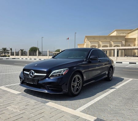 Blau Mercedes Benz C300 2020
