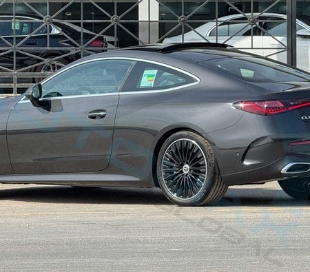 gris Mercedes Benz CLE 200 2026