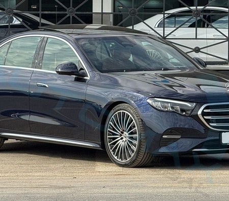 Голубой Mercedes Benz E200 2026 Голубой Mercedes Benz E200 2026