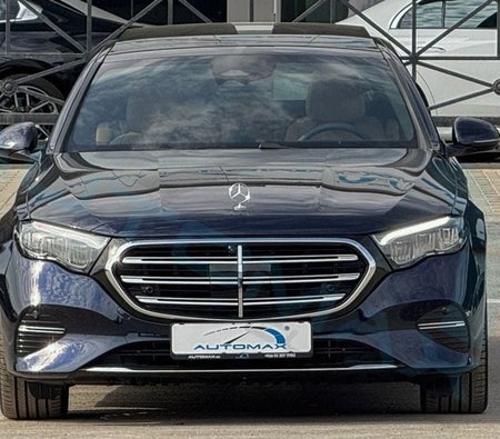 Голубой Mercedes Benz E200 2026 Голубой Mercedes Benz E200 2026