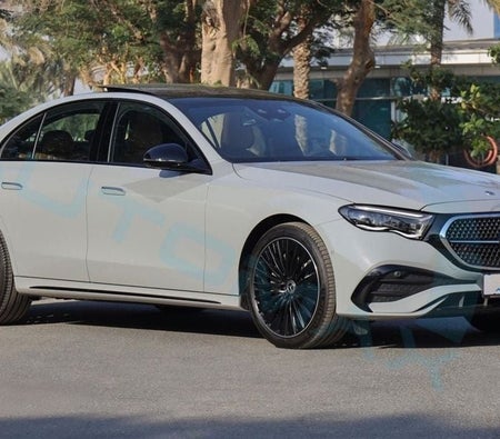 Серый Mercedes Benz E300 2026 Серый Mercedes Benz E300 2026