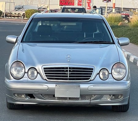 Mercedes Benz E320 2000, photo 2 of 4