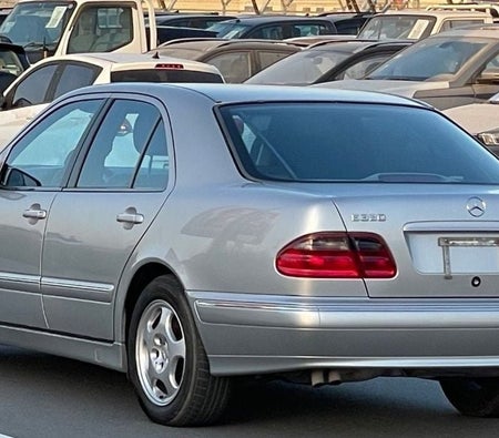 Mercedes Benz E320 2000, photo 3 of 4