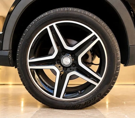 Black Mercedes Benz GLA 250 2017