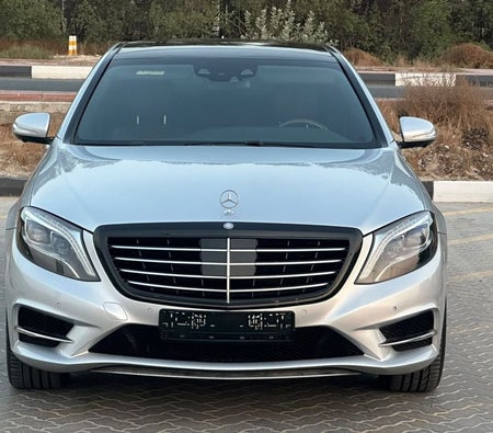 Silver Mercedes Benz S400 2014