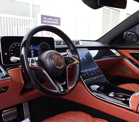 White Mercedes Benz S500 L 2022