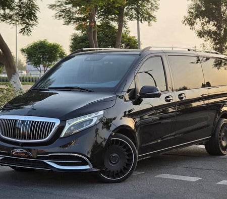 Черный Mercedes Benz V250 2019 год Черный Mercedes Benz V250 2019 год