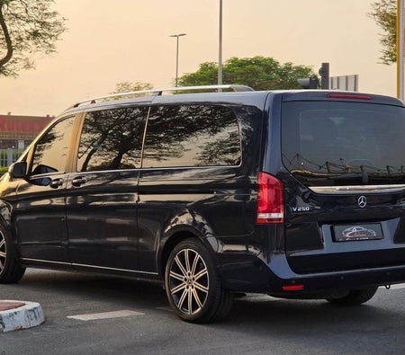 Mercedes Benz V250 2020, photo 3 of 4