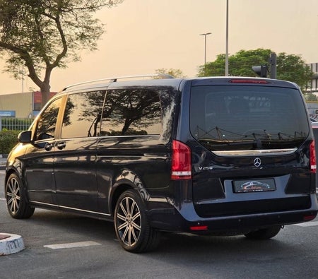 أزرق مرسيدس بنز V250 2020